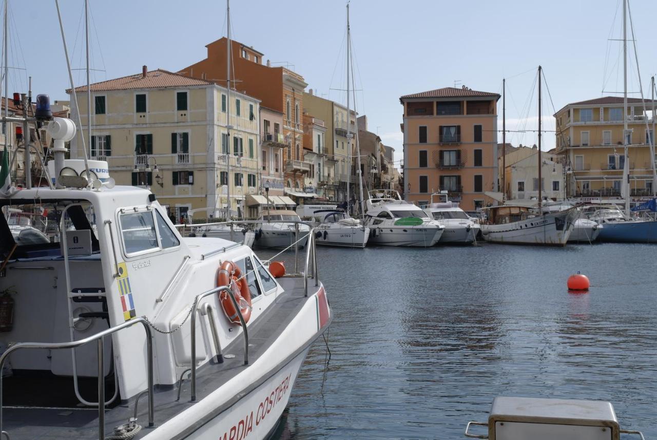 A Punta Tegge Il Mare La Spiaggia Il Tramonto Villa La Maddalena  Exterior foto